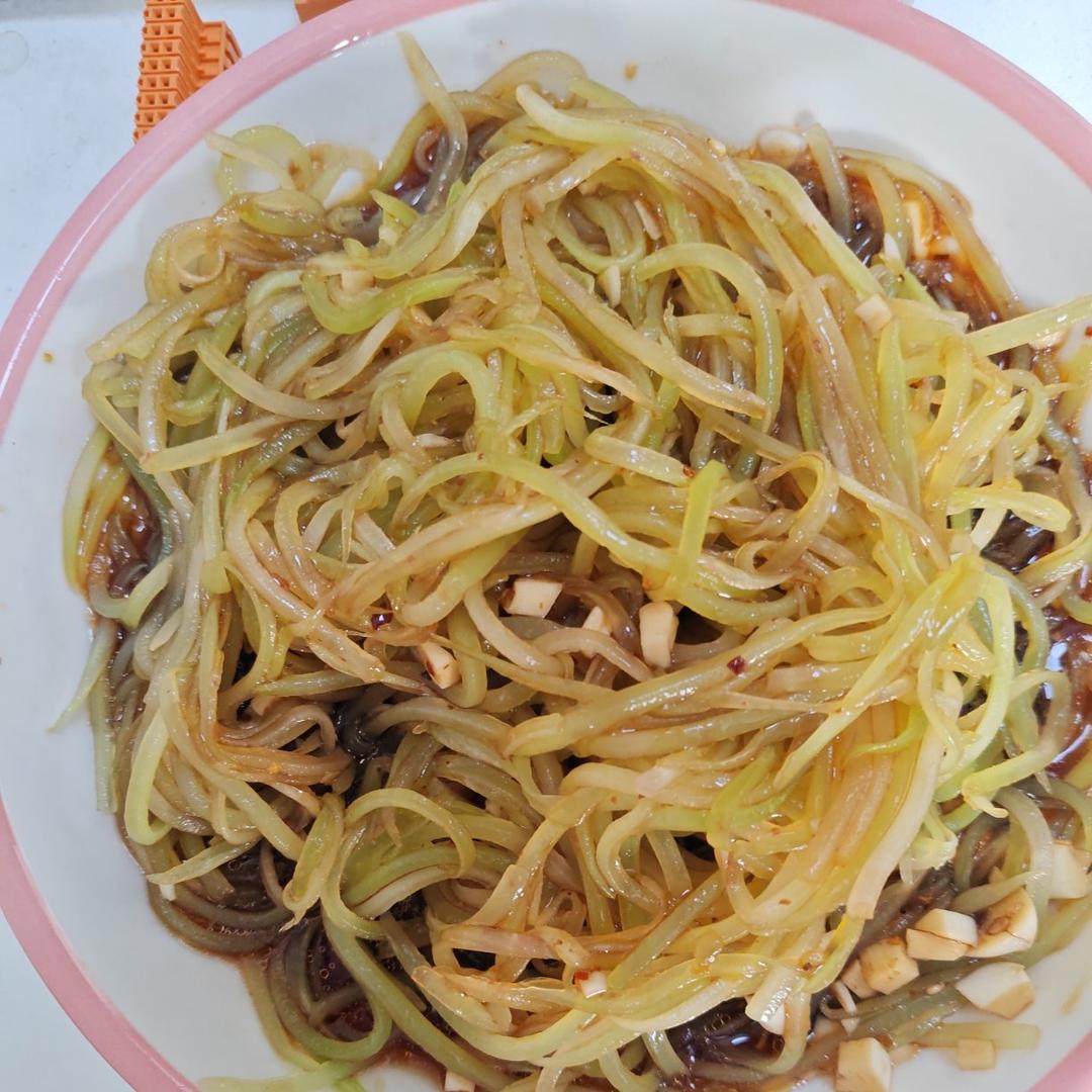 想告诉全世界，这菜太解腻！爽脆开胃的莴笋丝
