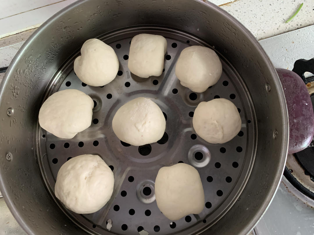 松软香甜的奶黄包，很快就可以搞定。