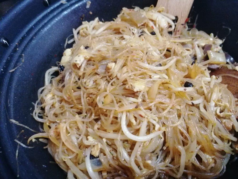 卷心菜炒粉丝 Glass noodles with Cabbage