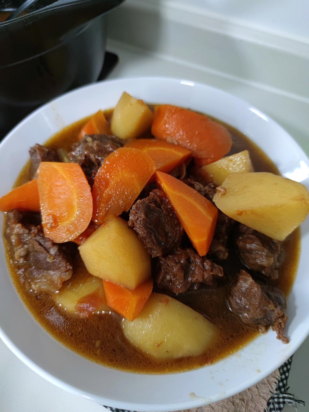 土豆焖牛腩