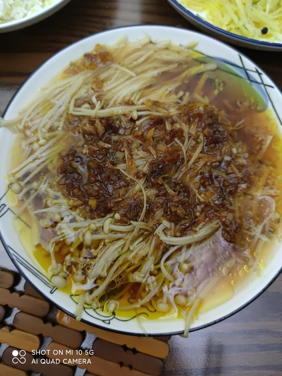 超级下饭的蒜蓉金针菇！好吃到爆