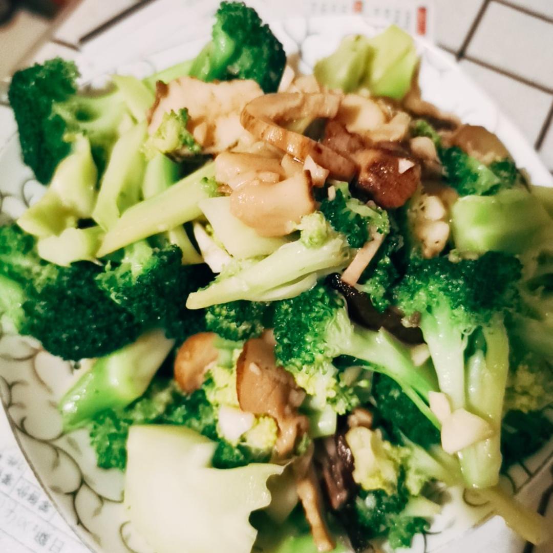 健康低脂家常菜—西兰花炒口蘑