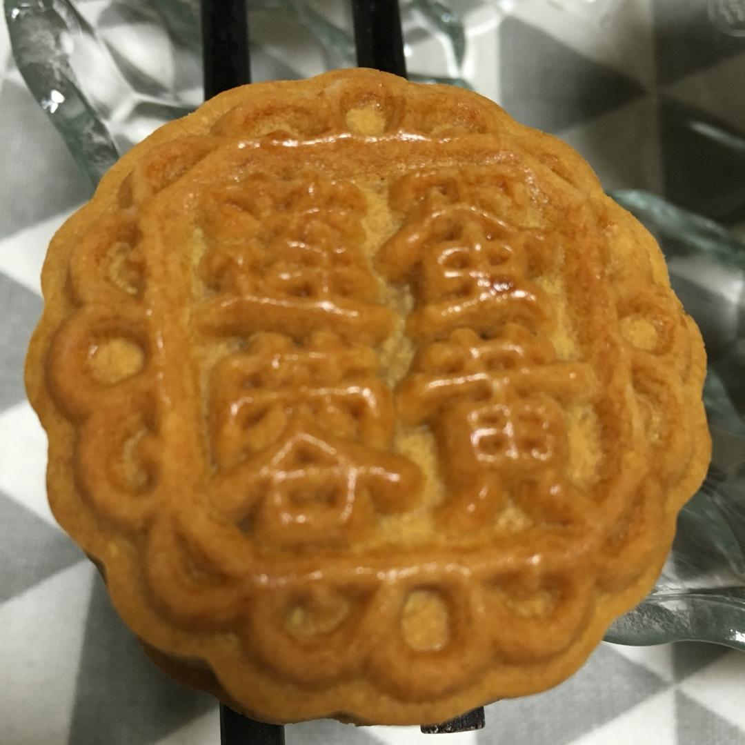 广式月饼－－蛋黄豆沙月饼