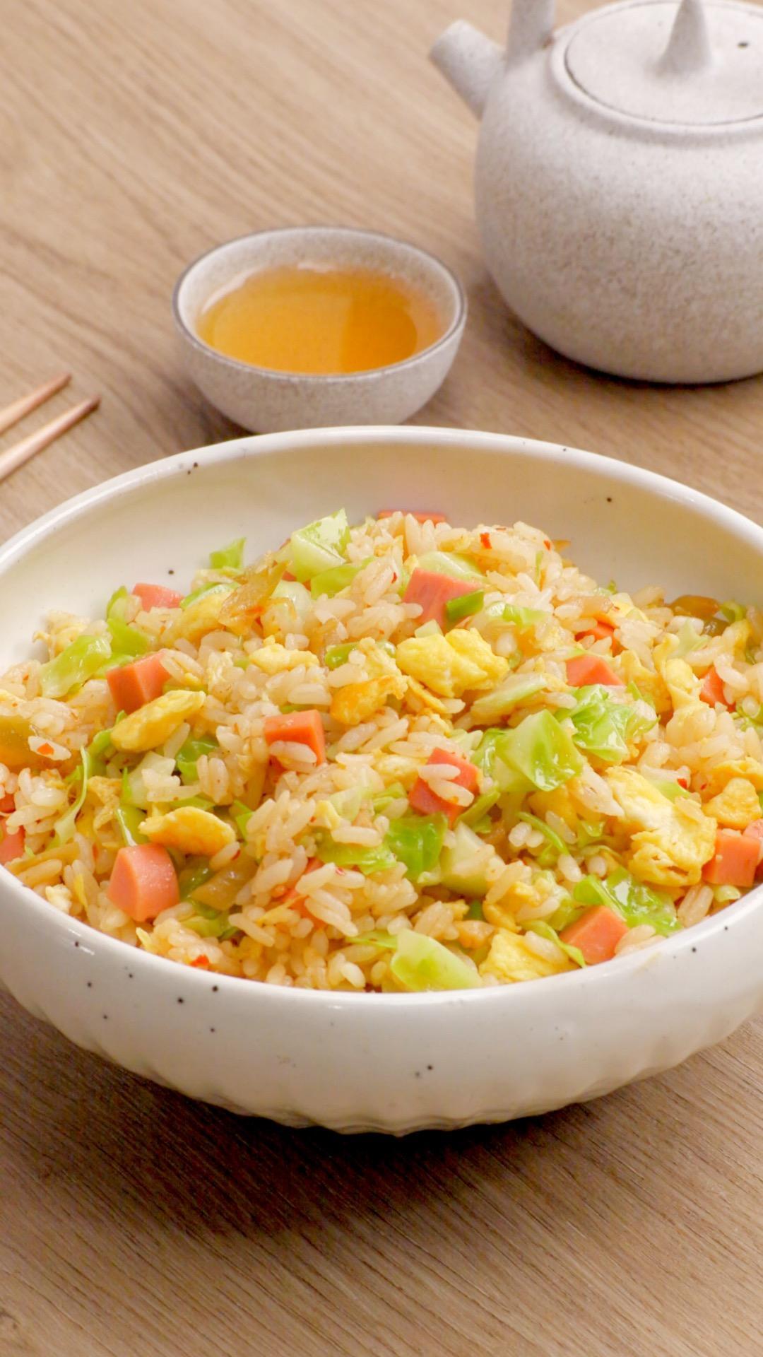 榨菜火腿炒饭的做法