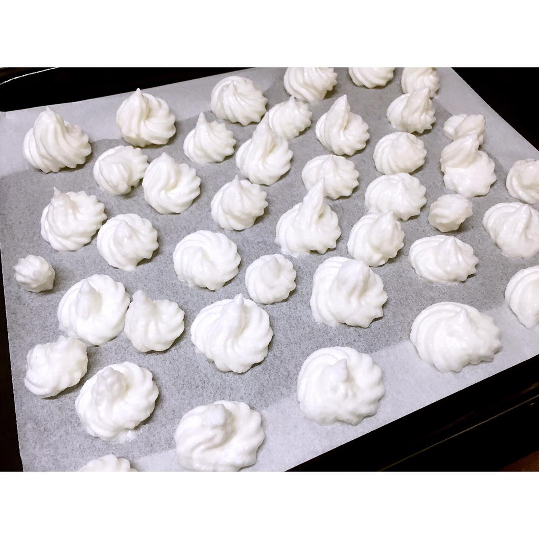 无敌翻滚小萝卜做的蛋白霜饼干