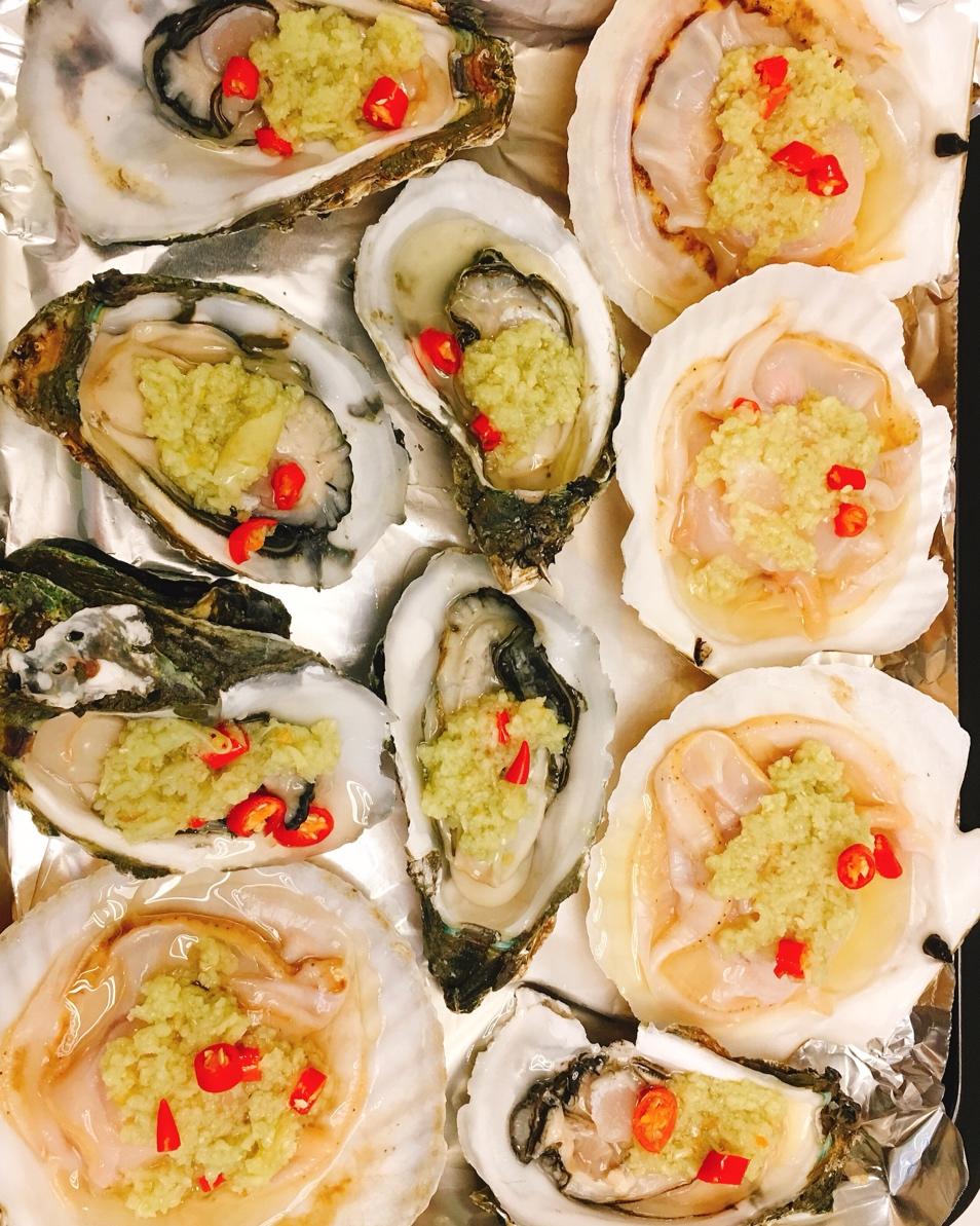 做过 烤生蚝 生蚝好吃关键是蒜茸做得好 蒜蓉