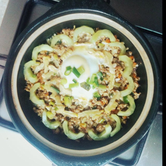 香菇肉末窝蛋煲仔饭