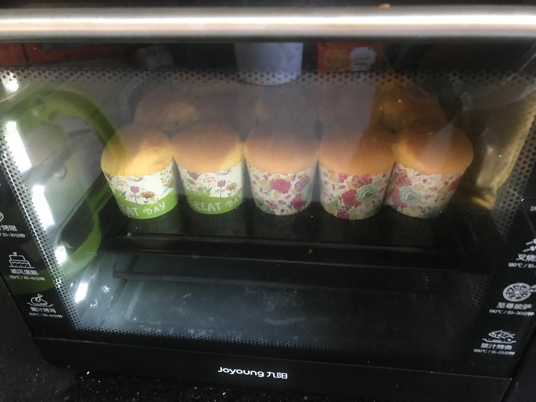 纸杯蛋糕 8寸戚风蛋糕的量