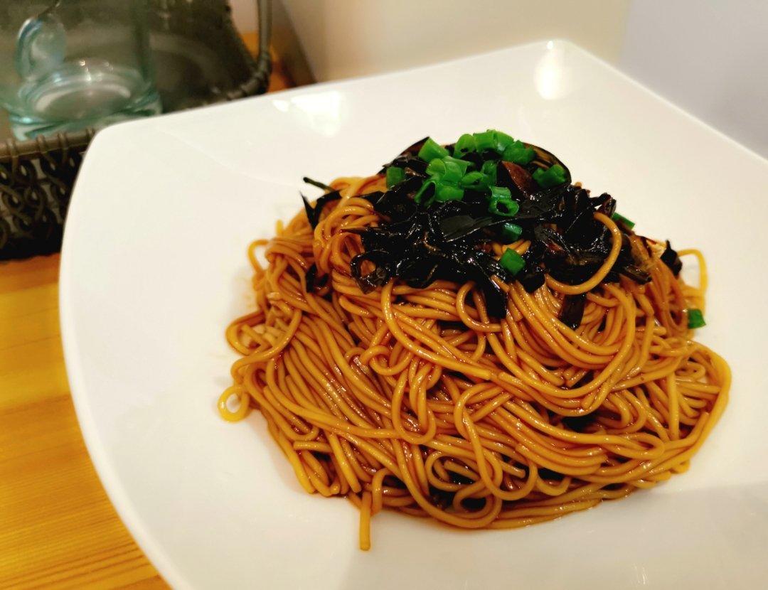葱油拌面Spring Onion Noodles