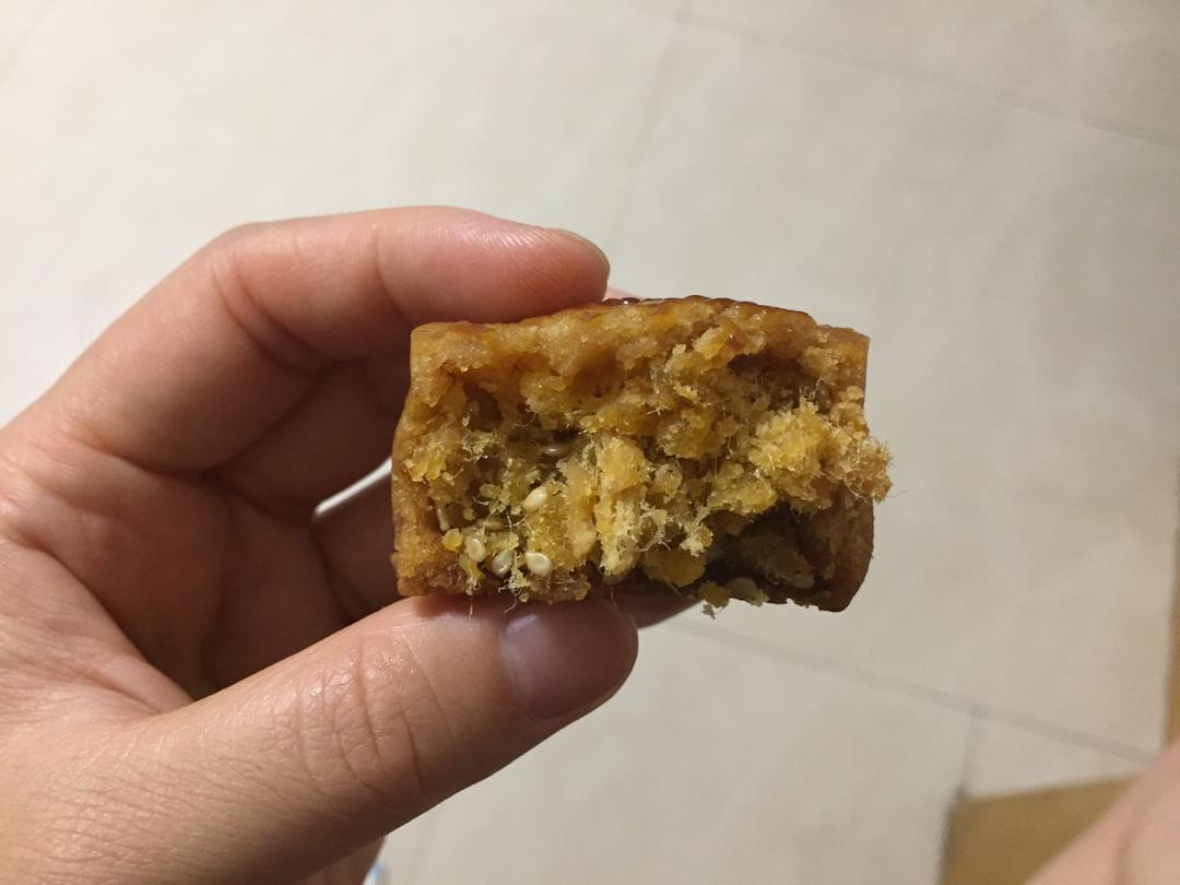 肉松蛋黄月饼