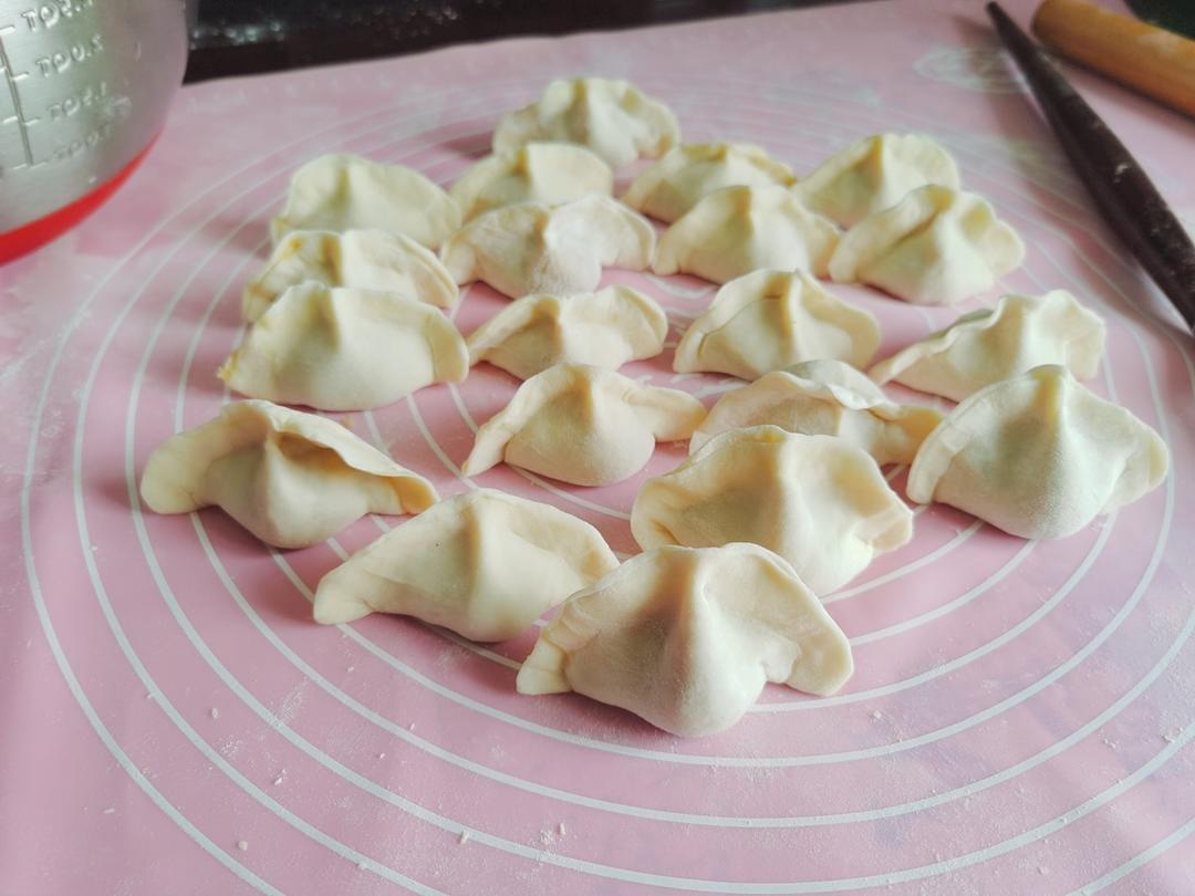 猪肉菜馅饺子     基础饺子的包法