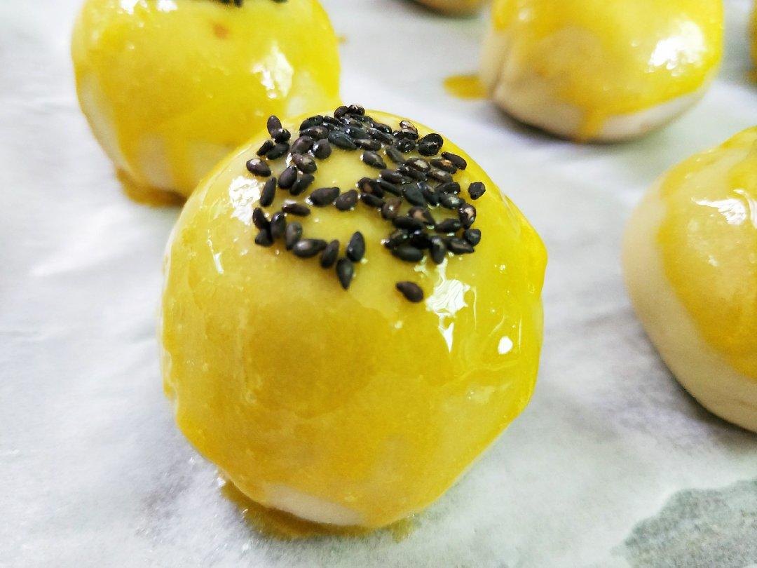 蛋黄酥 Danhuangsu