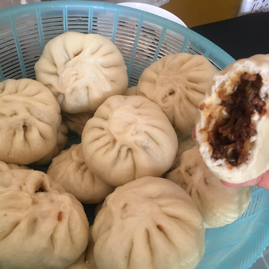 鲜美多汁的洋葱牛肉包子