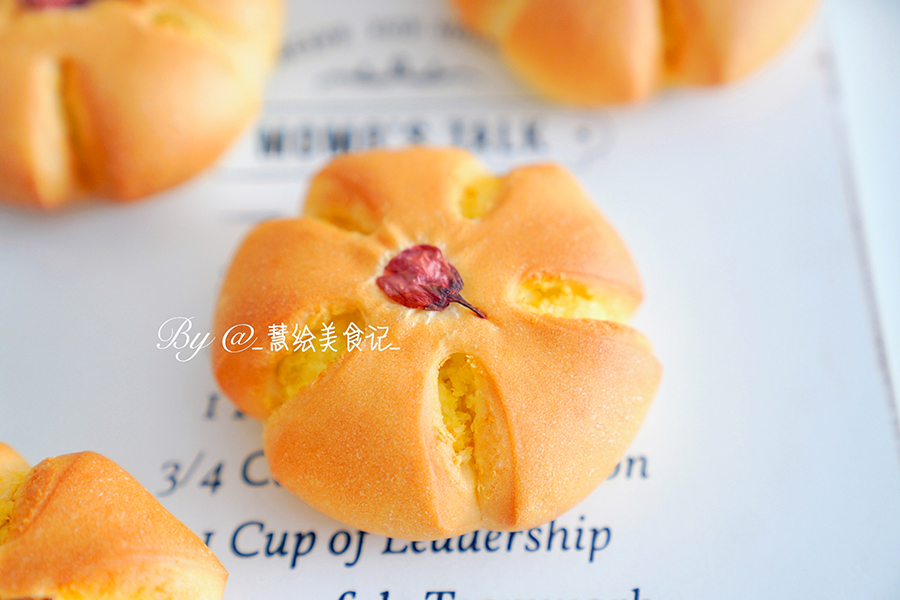 椰蓉樱花面包的做法
