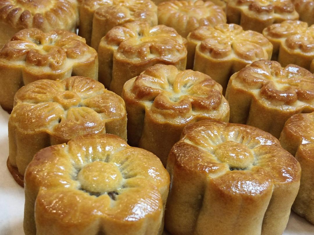 广式豆沙蛋黄月饼（步骤超详细，新手适用）