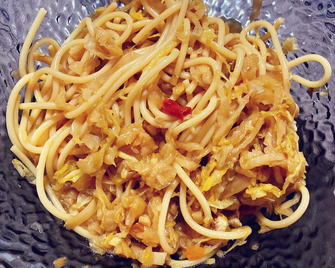 酸菜炒面出乎意料好吃