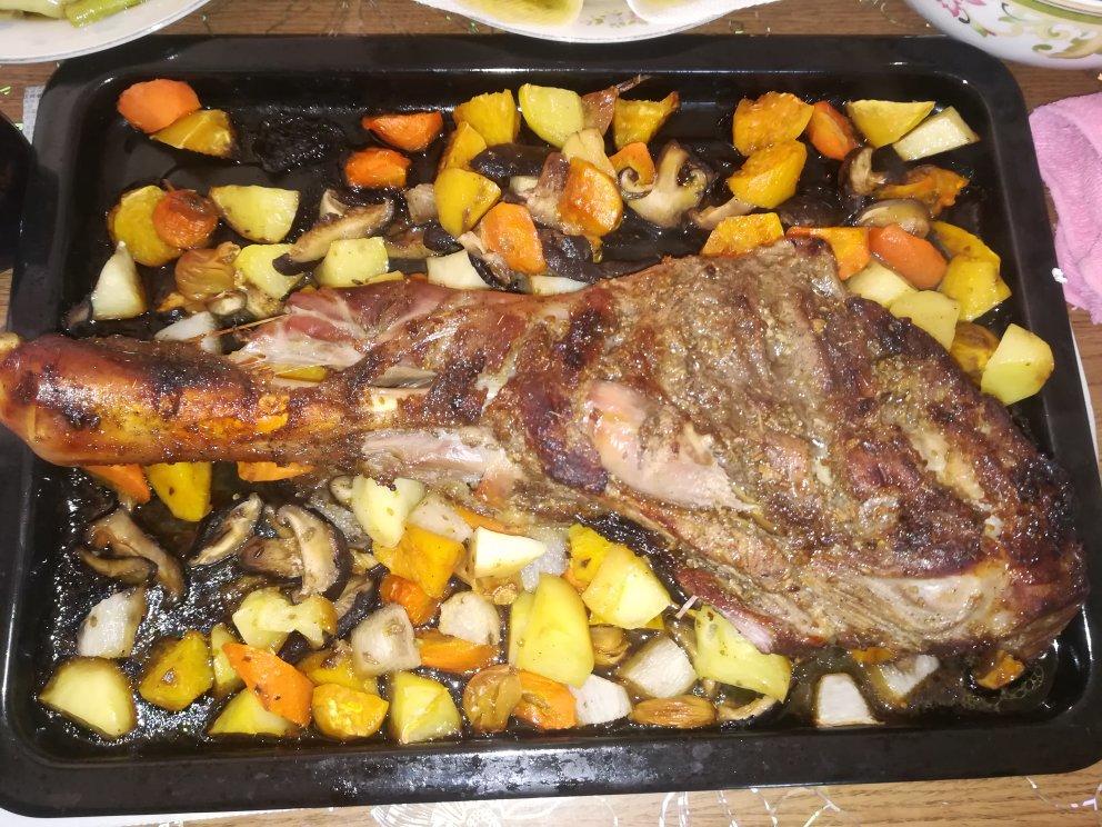 孜然蒜香烤羊腿