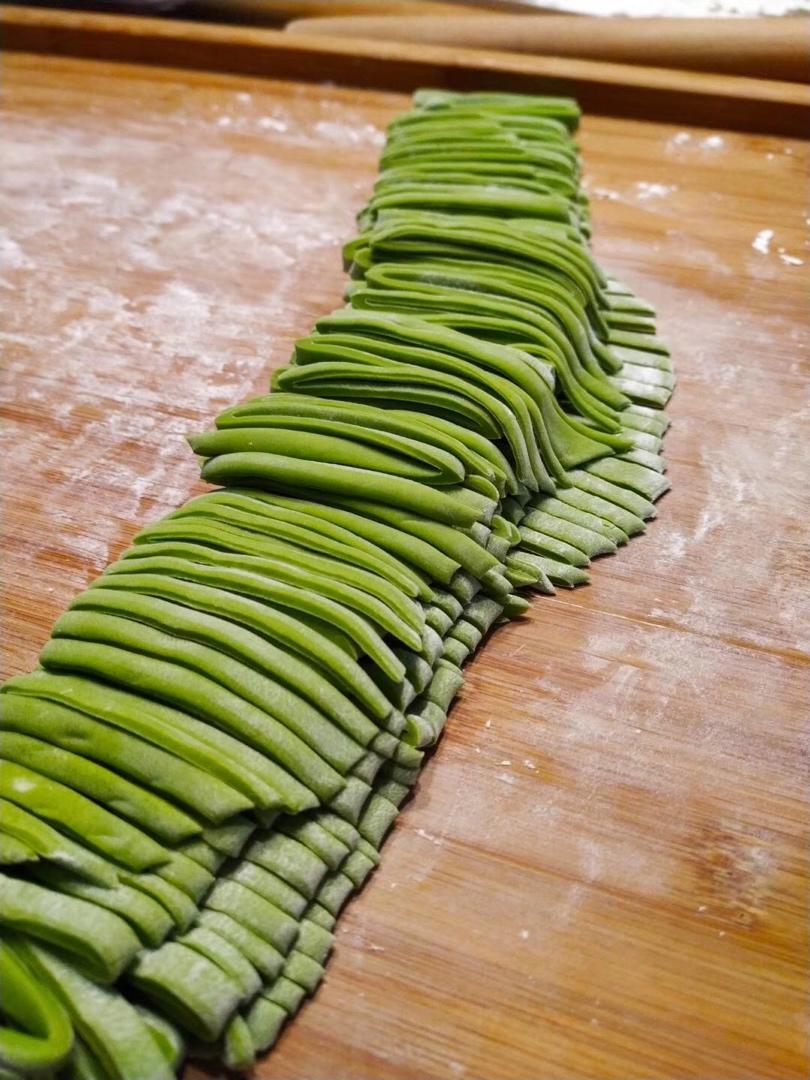 手擀菠菜面