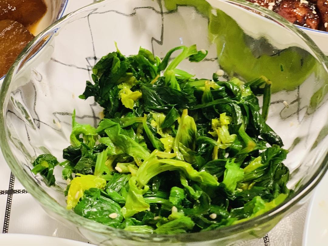 凉拌芹菜叶