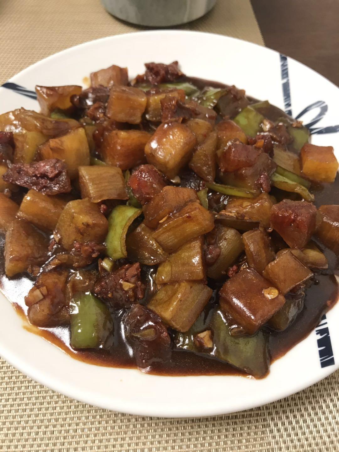 烧茄丁(比外卖配菜的要好吃哦)