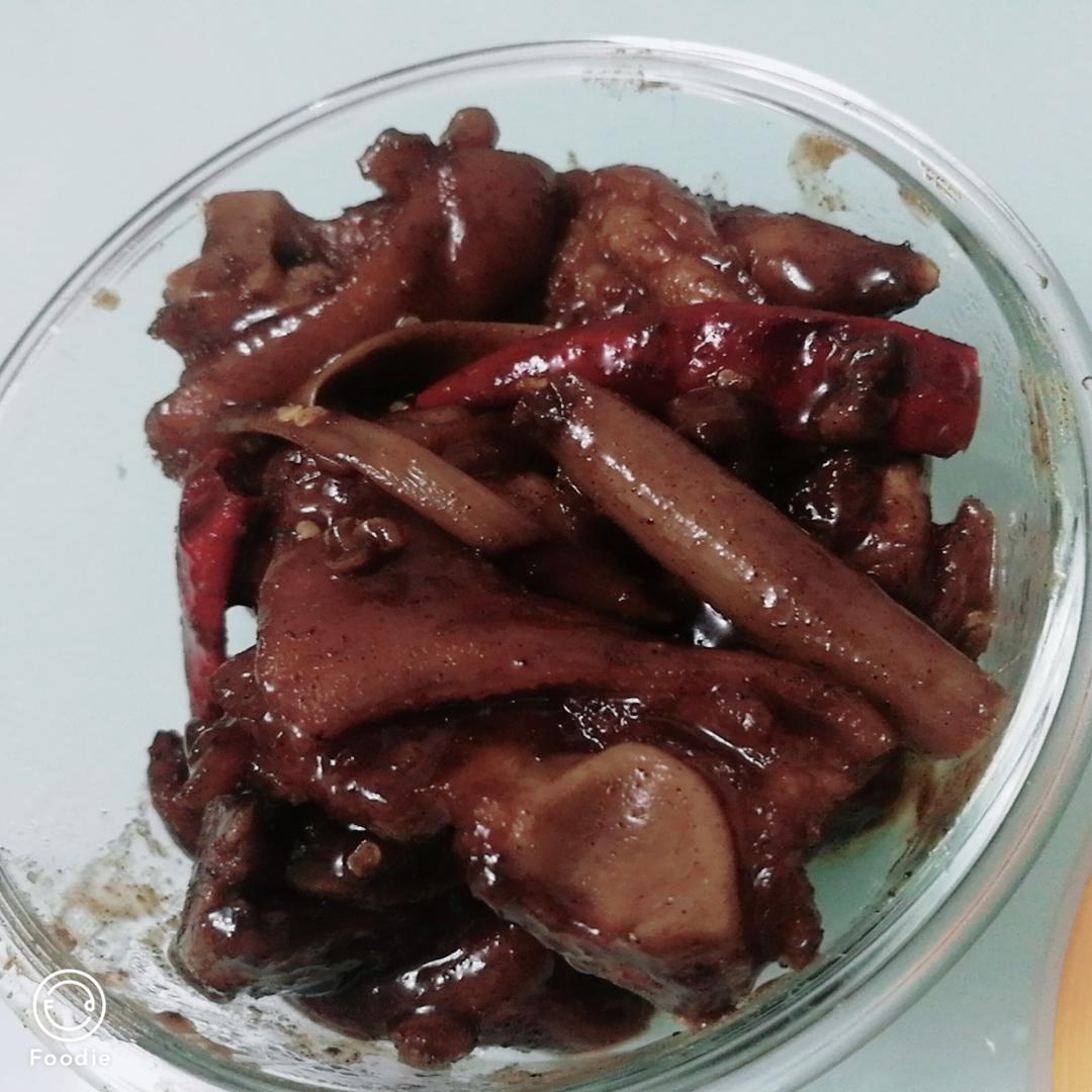 用料简单：一个不粘锅就能搞定的蜜汁猪蹄！