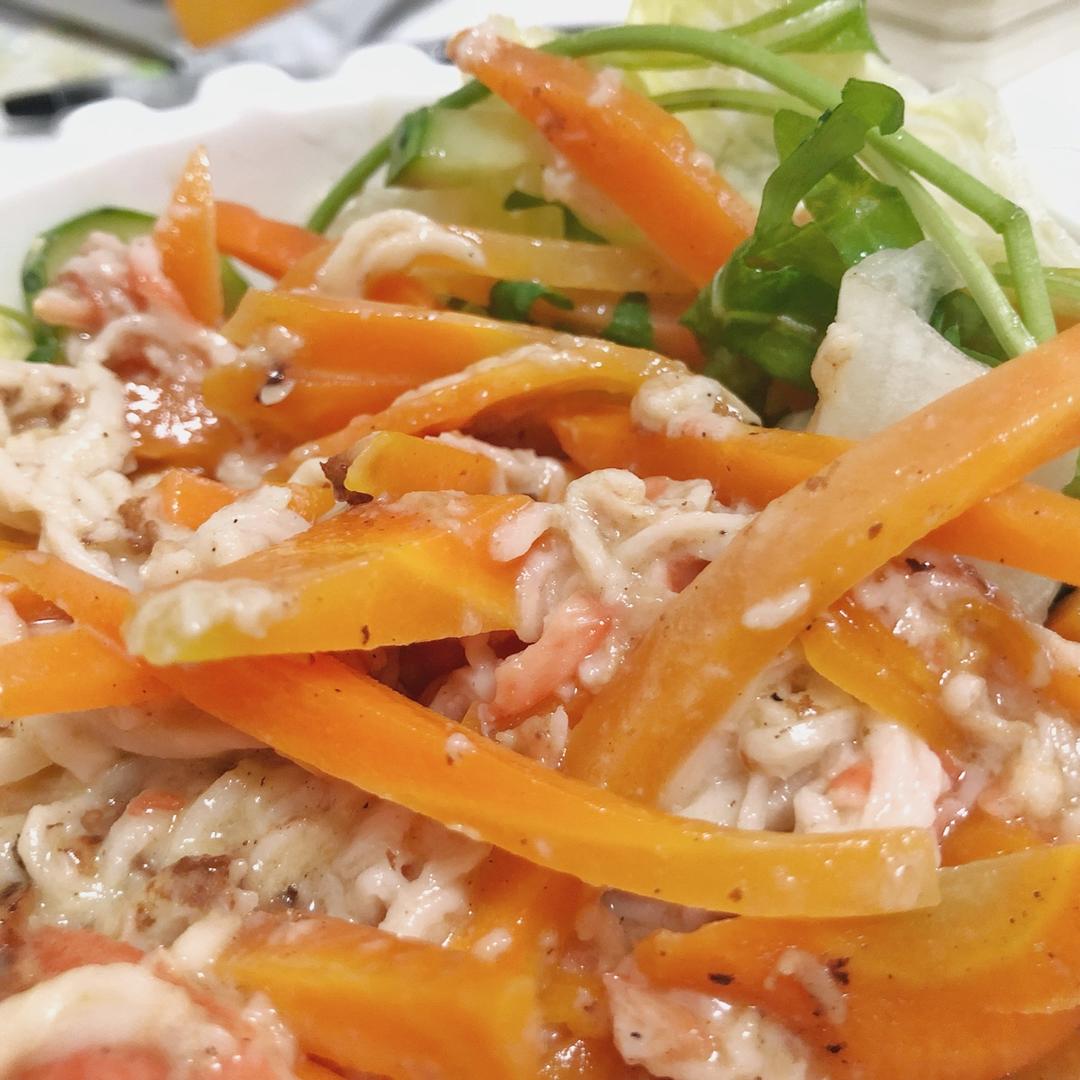 胡萝卜蟹柳丝温沙拉【健康小食】