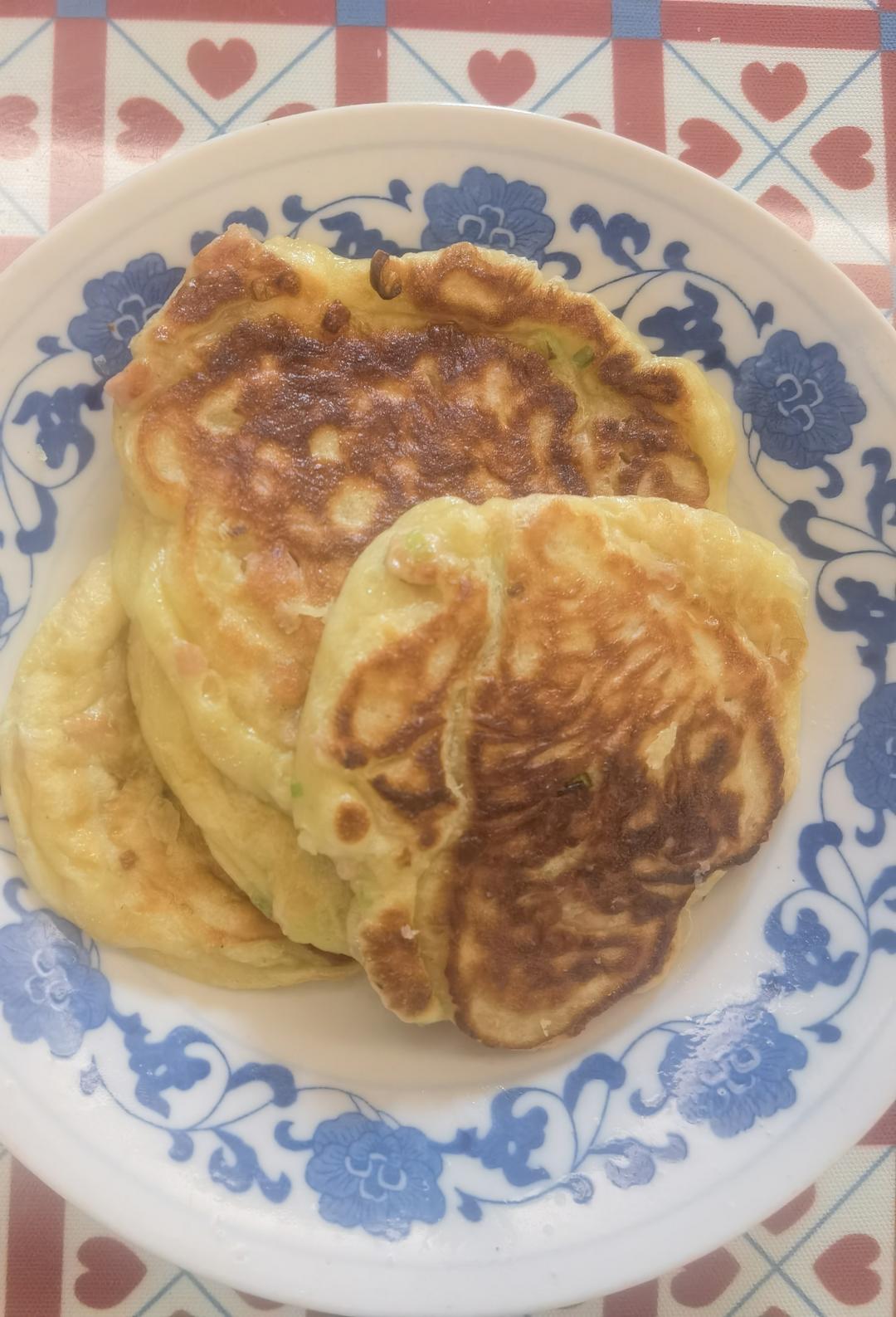 葱花鸡蛋发面饼    这么做像是在吃肉    附细节视频