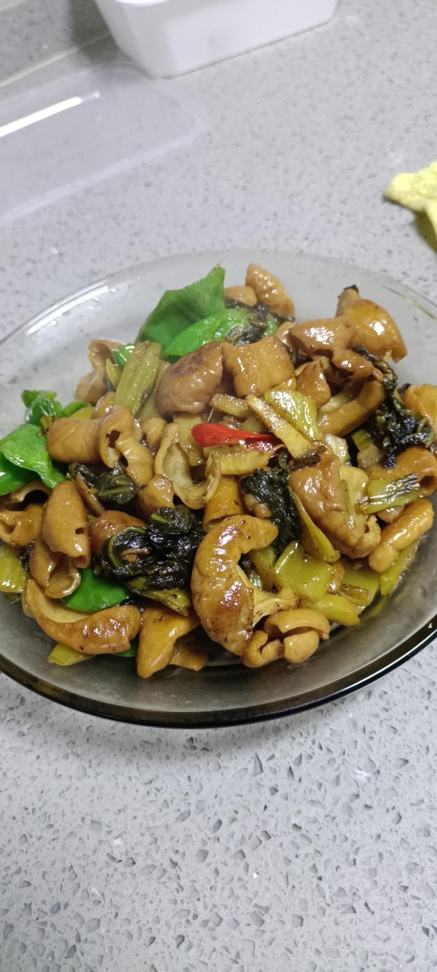 你们要的酸菜炒肥肠教程来了，好吃巨下饭！