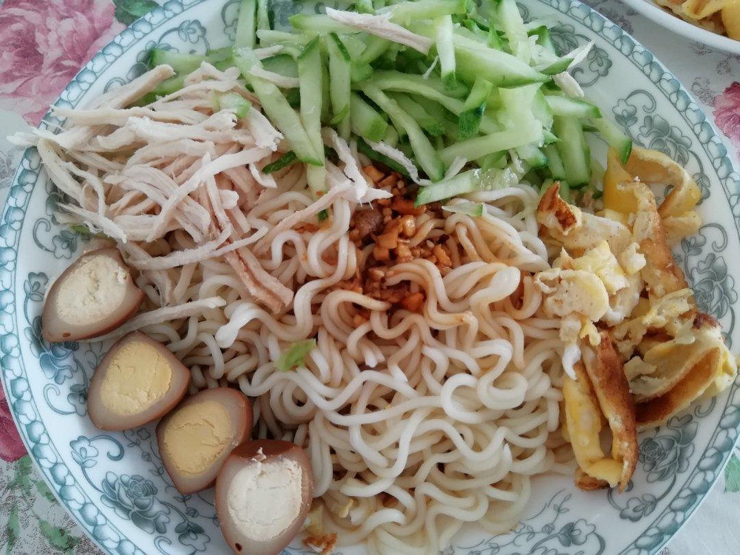鸡丝凉面