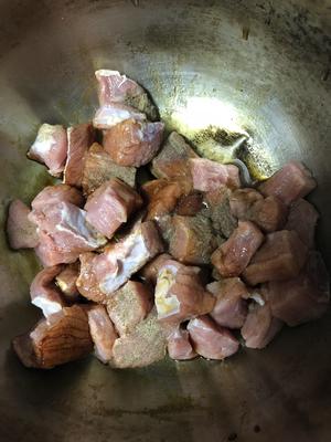 黑椒杏鲍菇牛肉粒的做法 步骤2