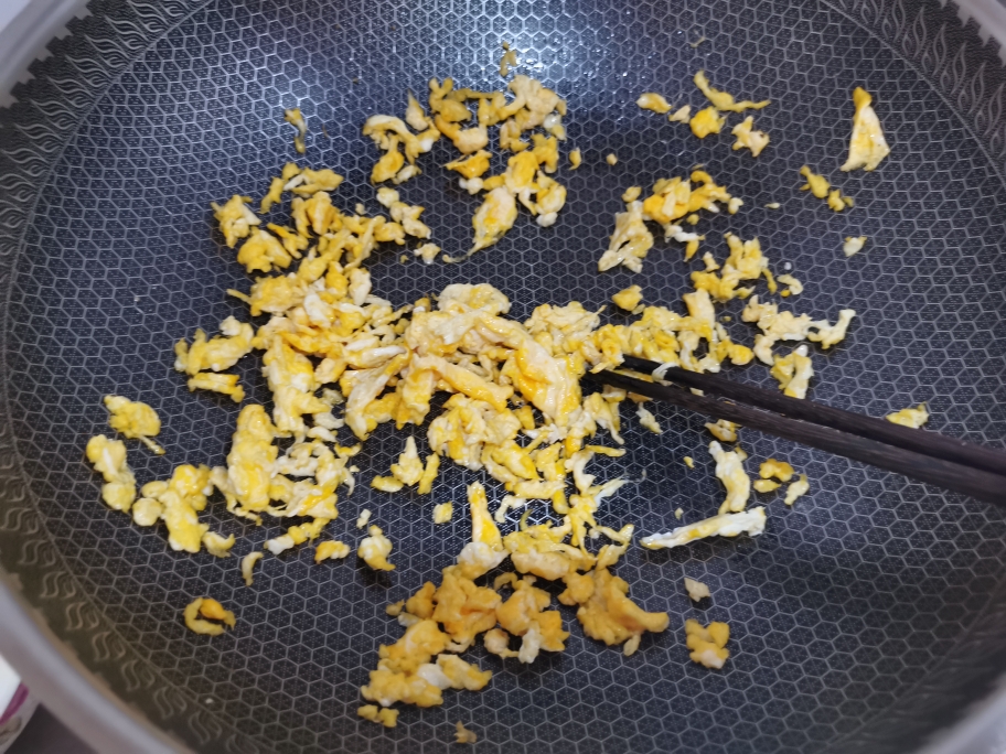 西红柿鸡蛋锅贴的做法 步骤1