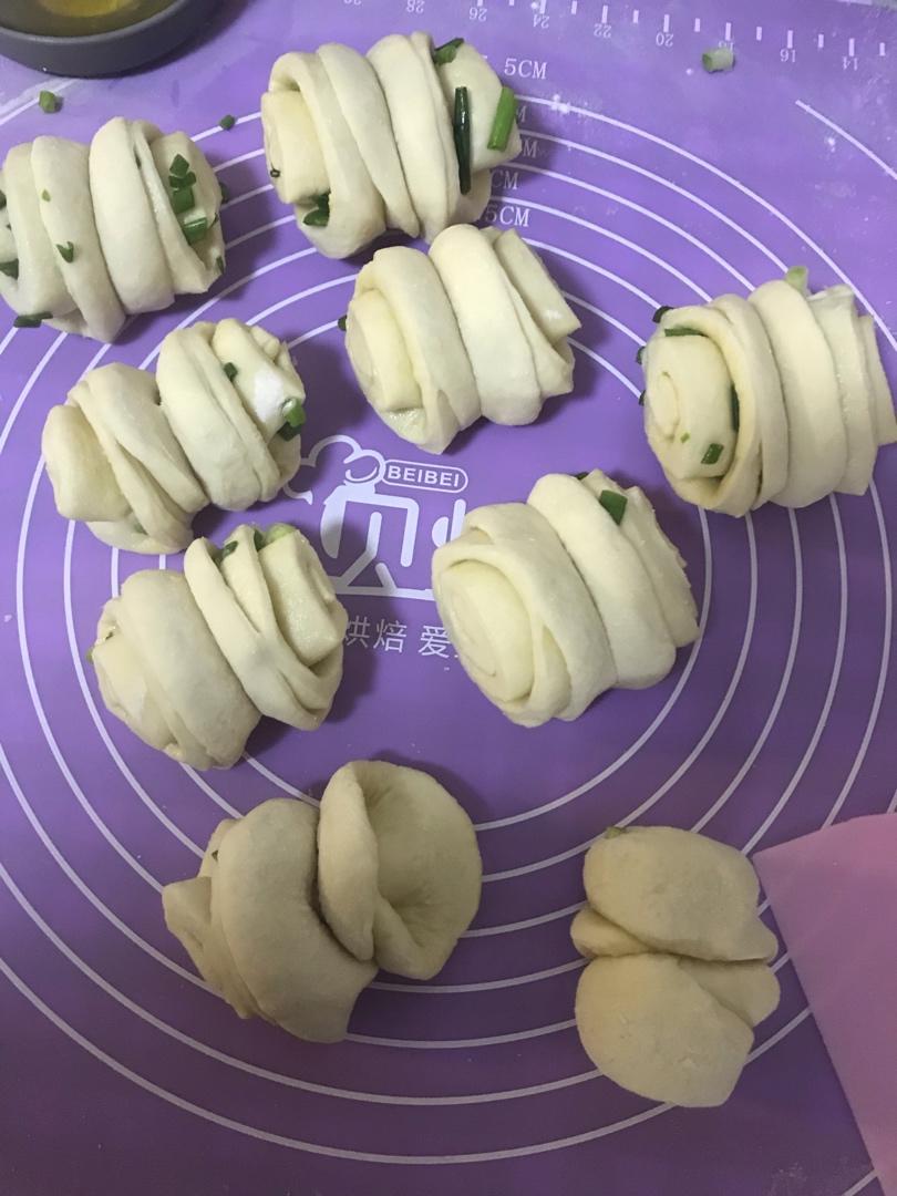一根筷子压出香葱花卷（小视频食谱）