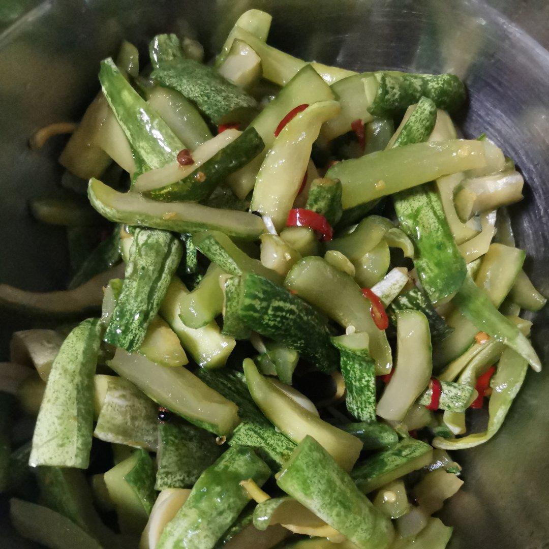 脆口腌黄瓜                           （早餐必备）