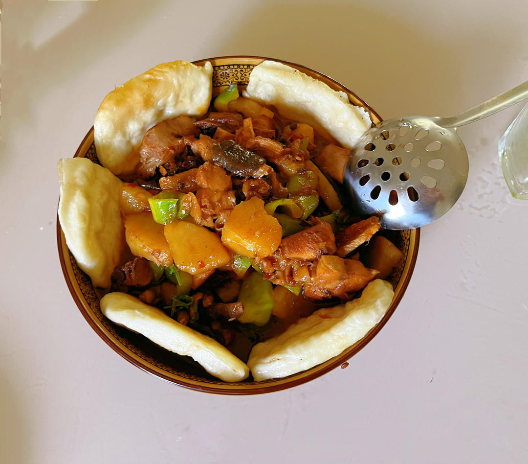 地锅鸡贴喝饼子
