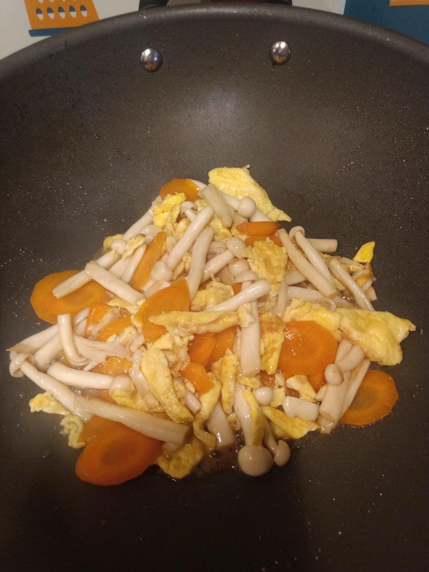 鸡蛋炒海鲜菇