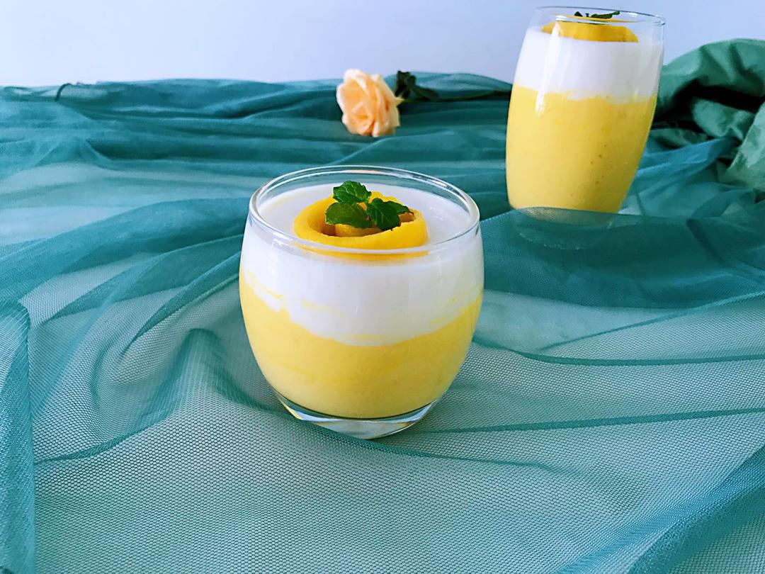 自做芒果双色奶昔----健康来自纯天然