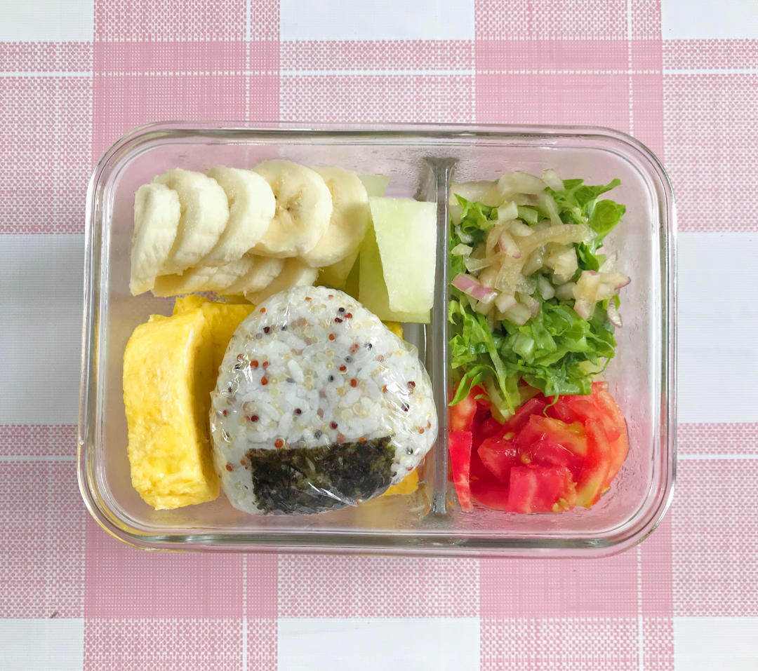 手握三角夹心藜麦饭团【健康一手握】