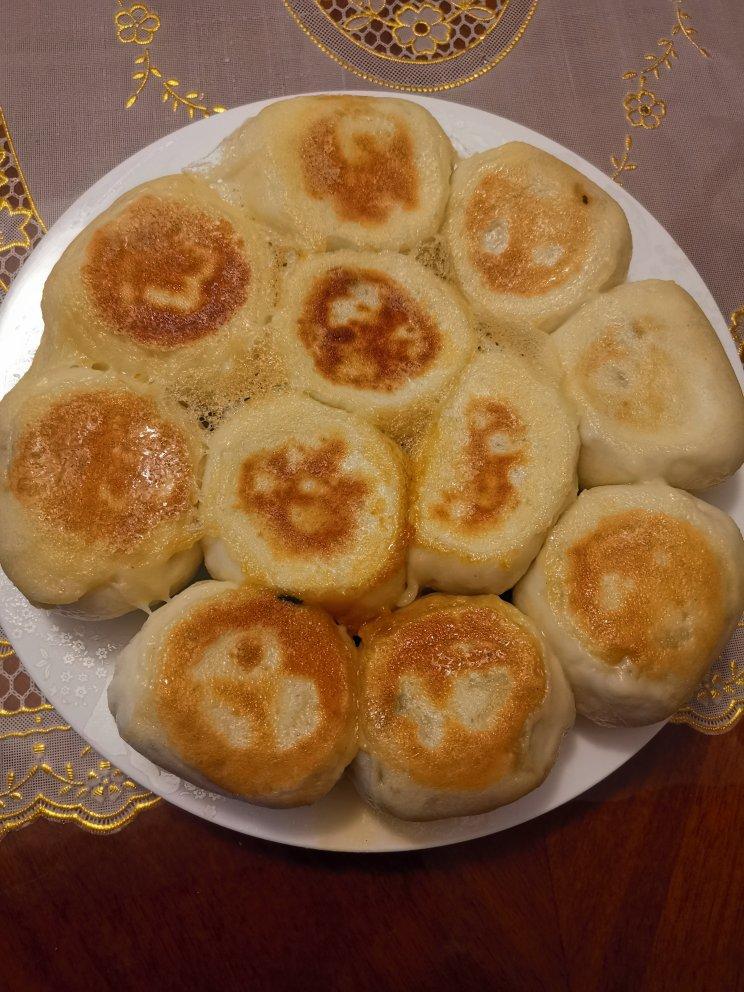 酱肉丁韭菜包
