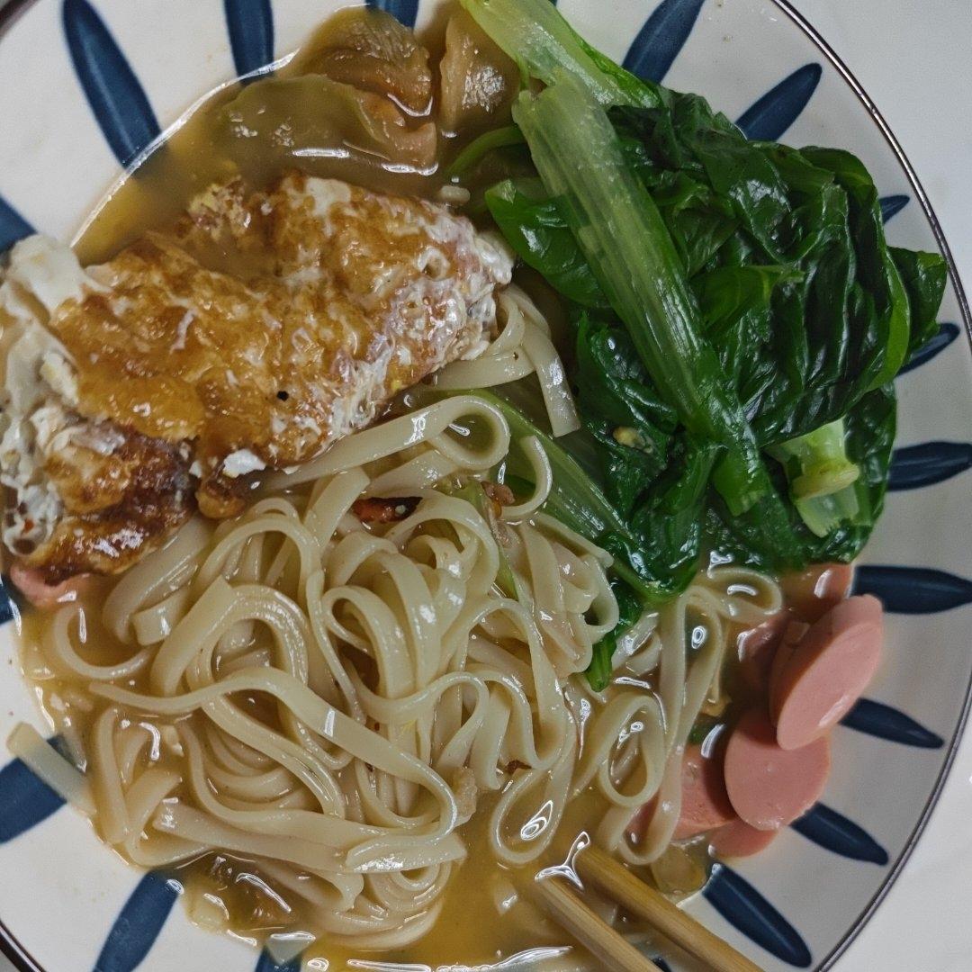 教你在家也可以做的榨菜肉丝面，香辣开胃，面条好吃到连汤都不剩