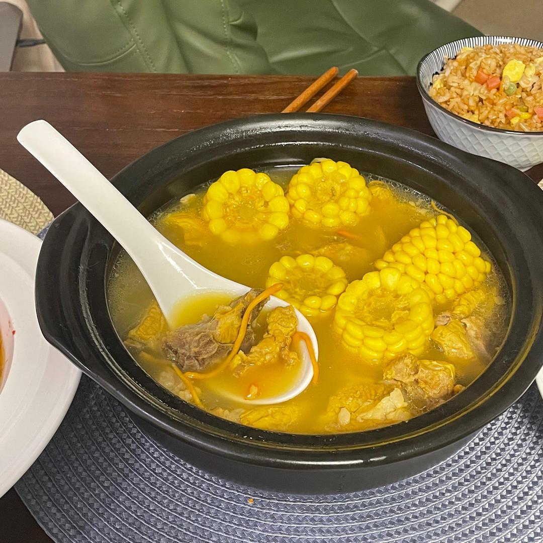 虫草花玉米排骨汤