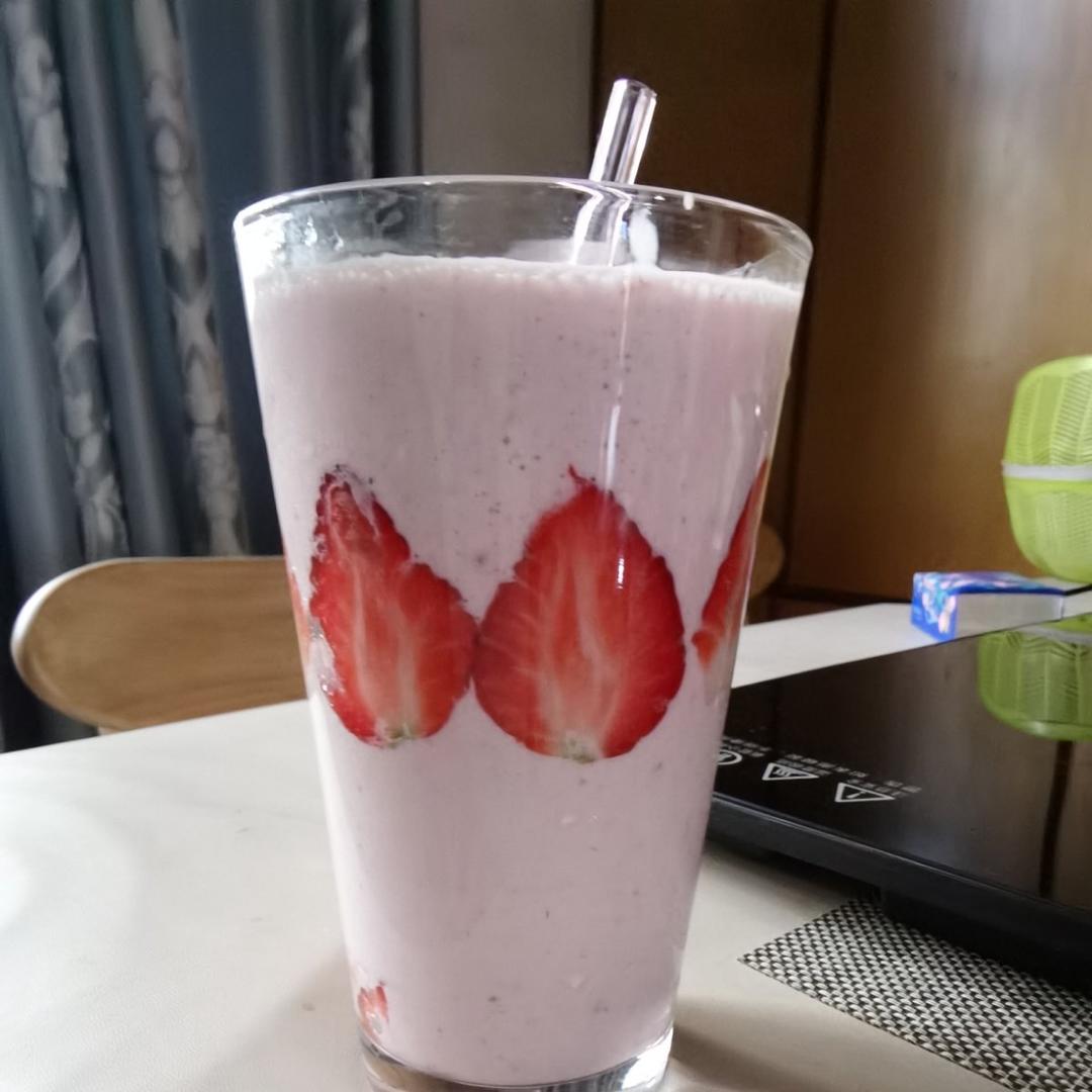 草莓奶昔
