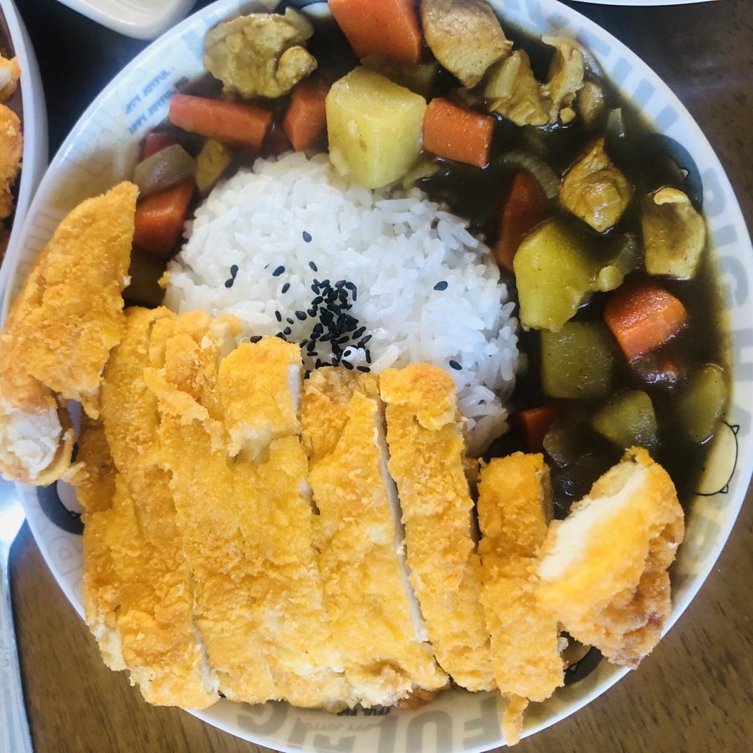 炸鸡排咖喱饭