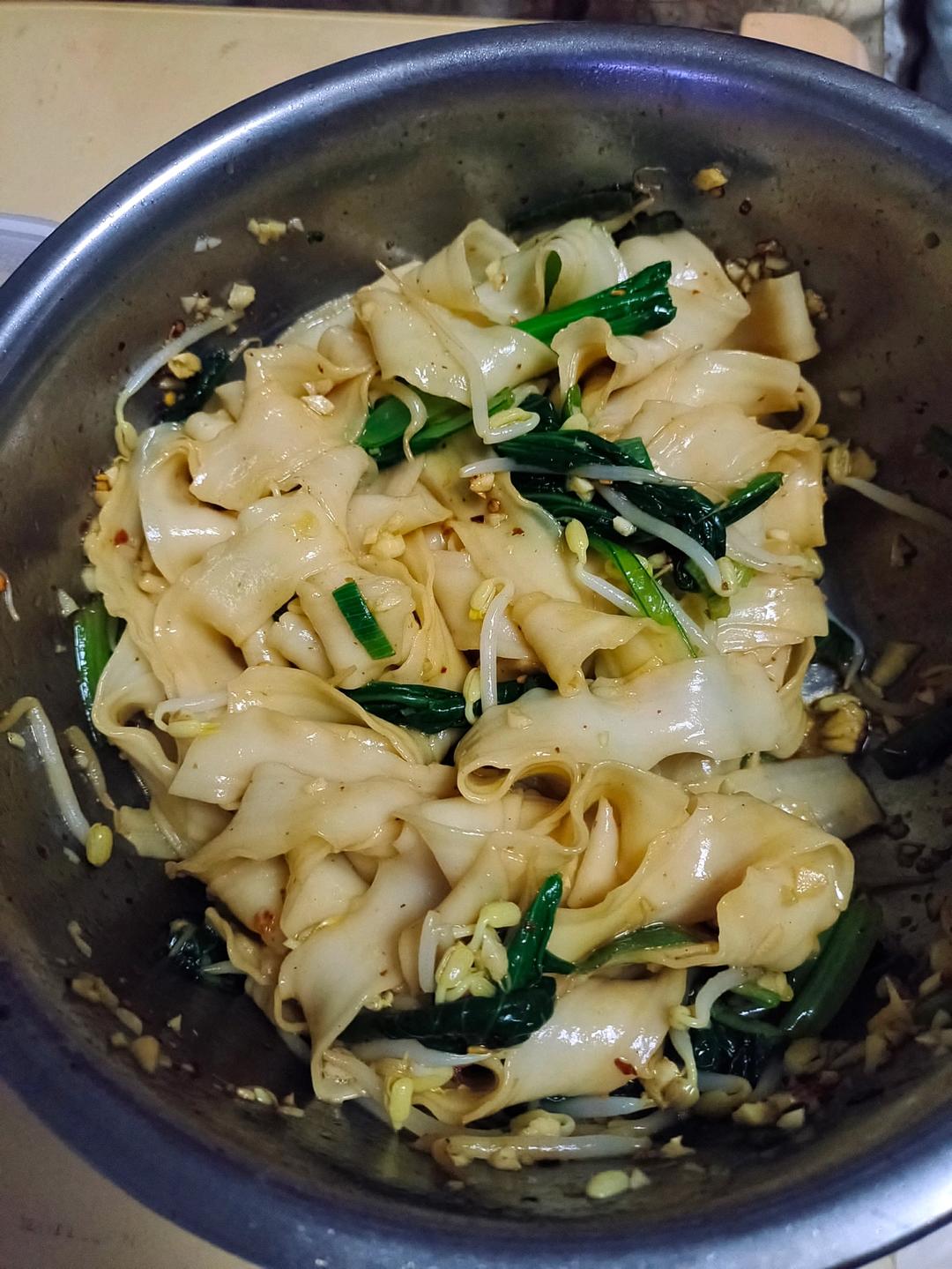 十分钟就能吃上的超简单油泼面