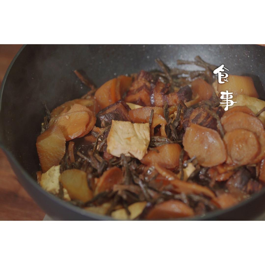 【熬肉】
五花肉的独特做法