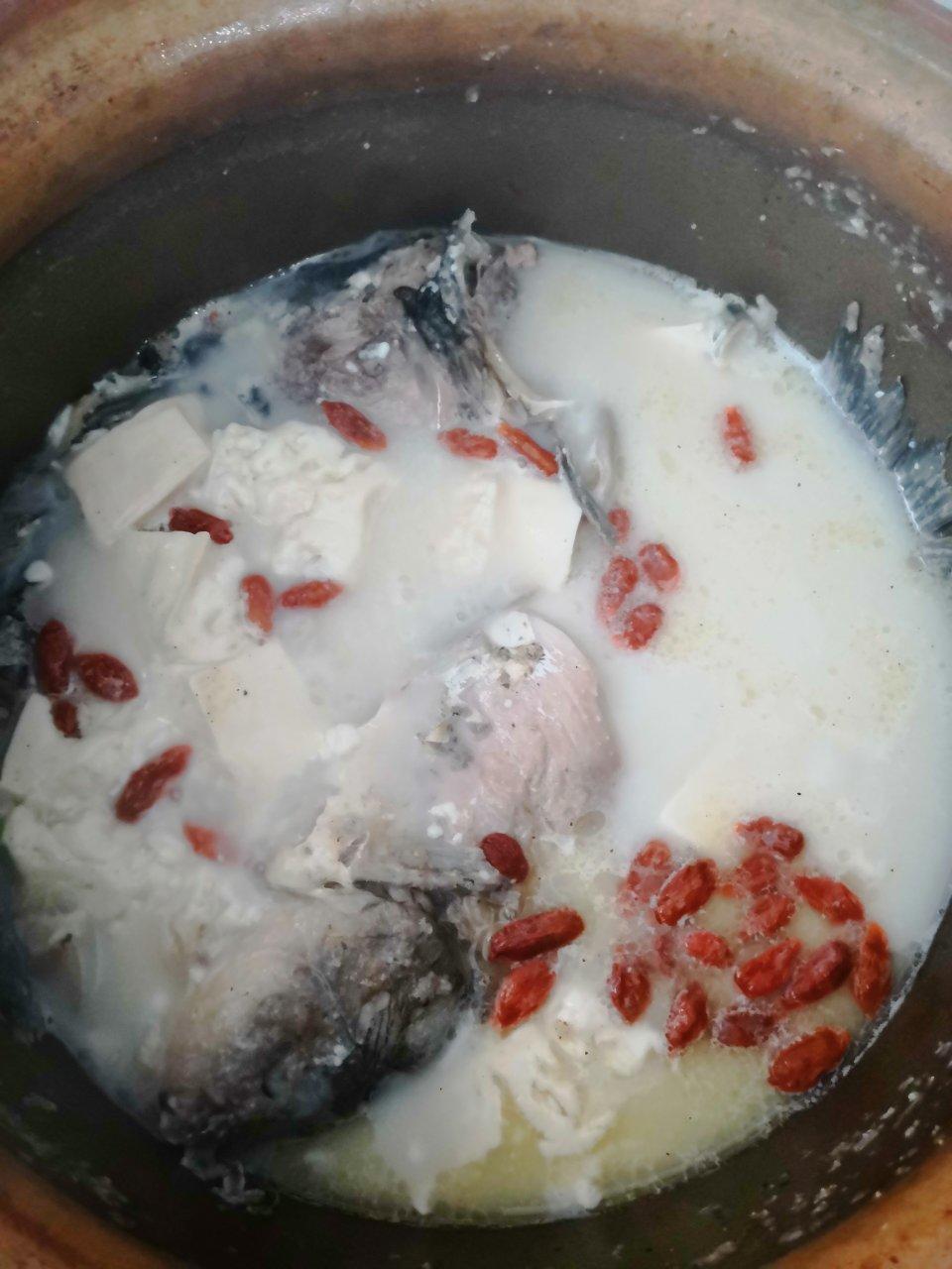 鲫鱼豆腐汤