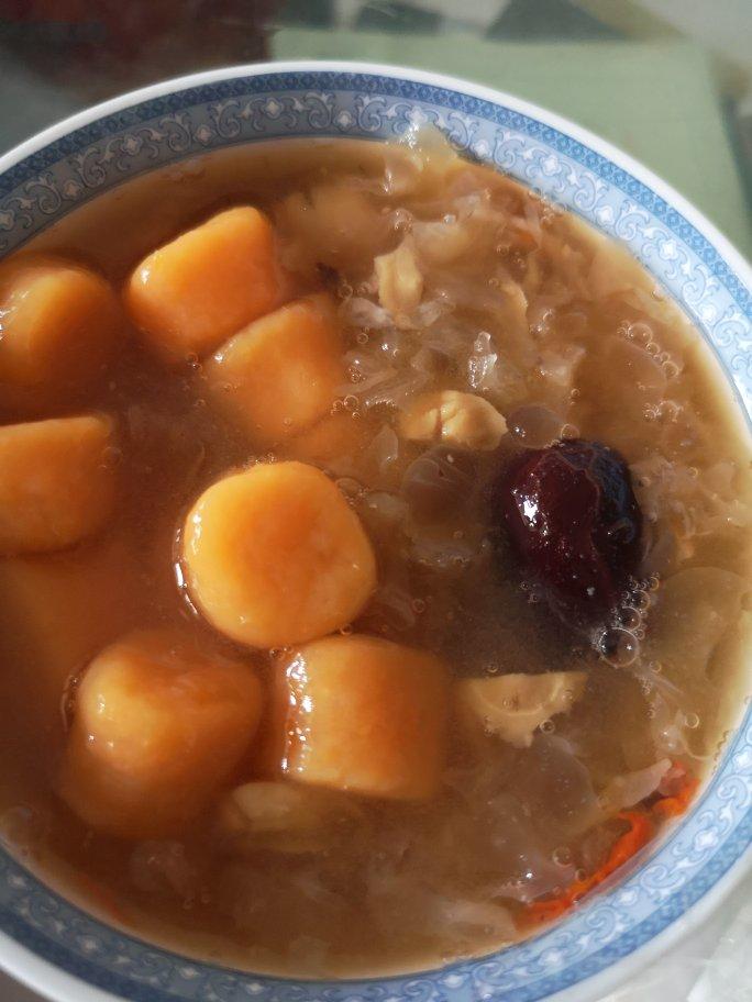 红枣银耳莲子羹