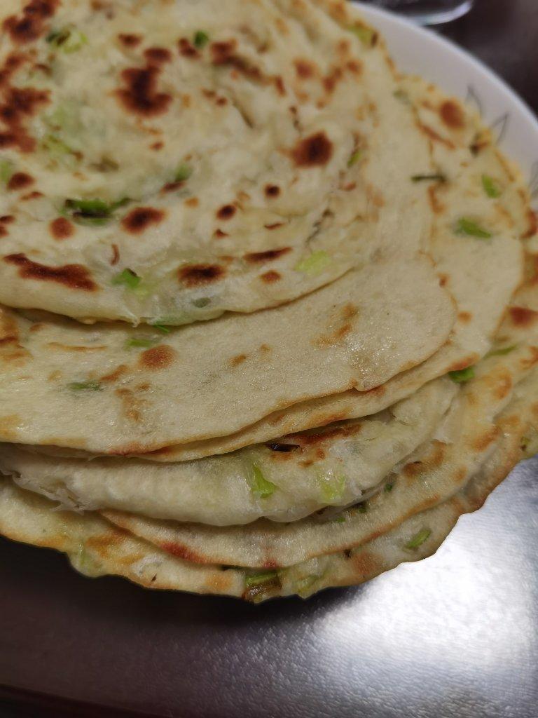 半发面家常葱油饼 凉了不硬 做法简单 附细节视频详解