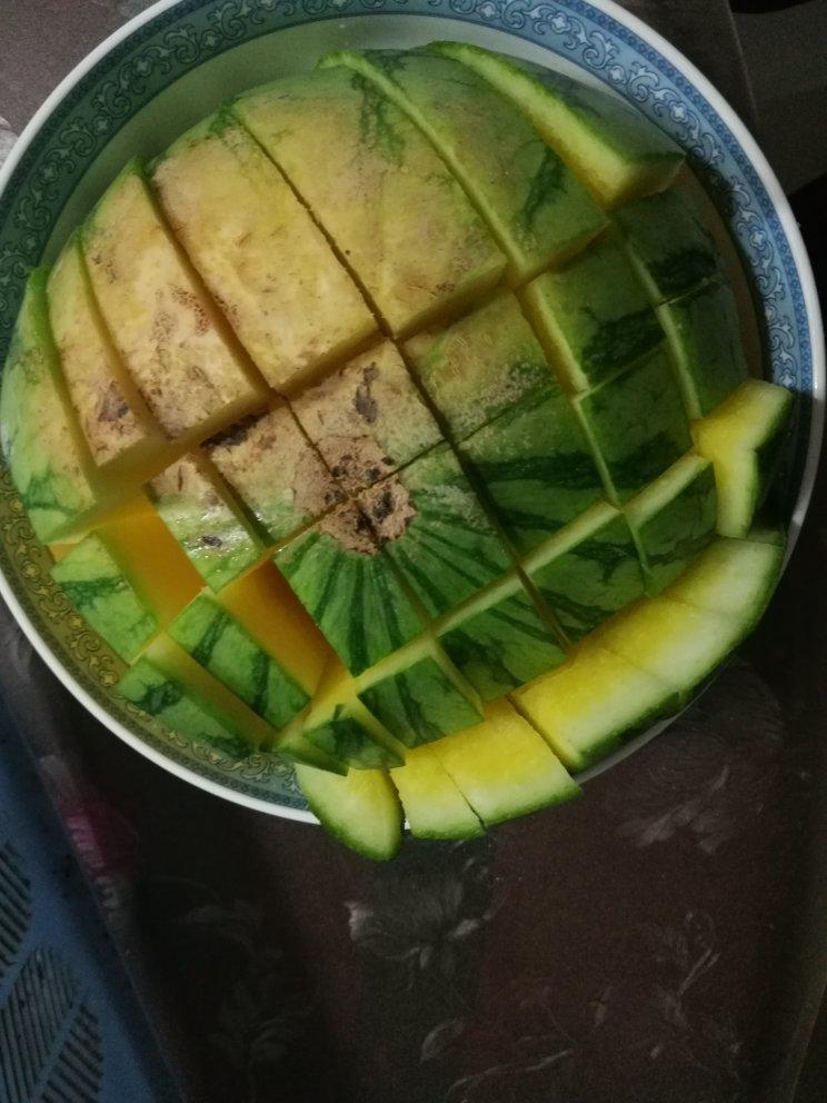 如何切西瓜  宝宝吃起来方便干净