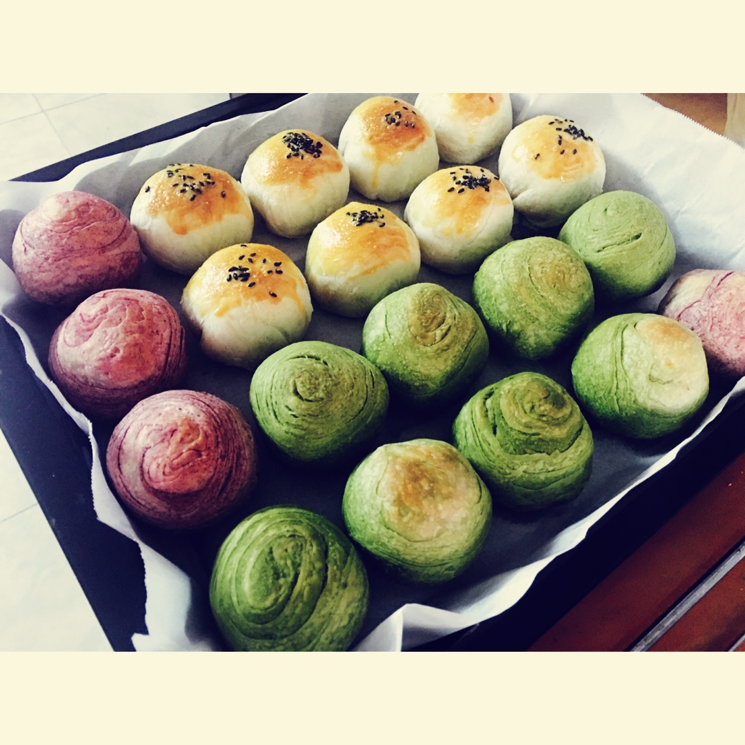 蛋黄酥~紫薯、抹茶、原味~花好月圆，中秋快乐~内附一次做六色蛋黄酥方法~