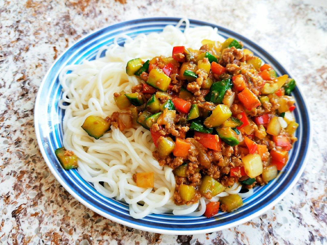 肉酱拌面
